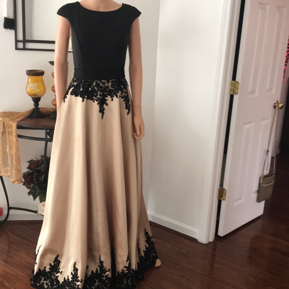 Beautiful black gold gown very beautiful